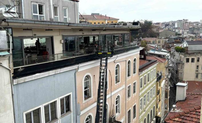 Beyoğlu’nda Masonlar Büyük Locası Derneği’nde yangın