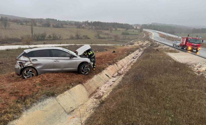 Bilecik’te kontrolden çıkan araç tarlaya uçarken, 1 kişi yaralandı