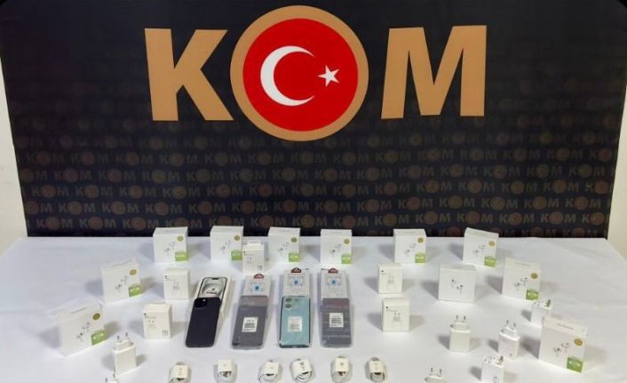 Bingöl’de kaçak telefonlar ve aksesuarları ele geçirildi