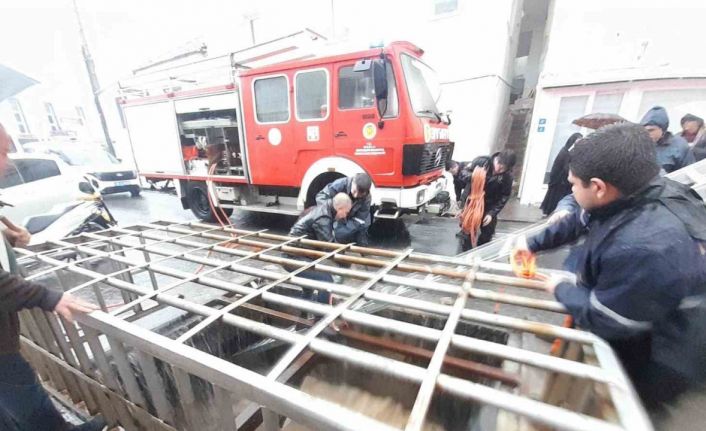 Boğulmak üzereyken kurtarıldı