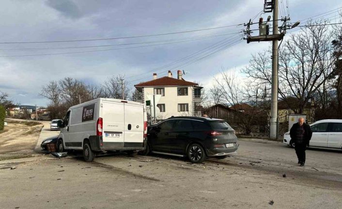 Bolu’da cip minibüsle çarpıştı: 3 yaralı