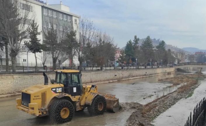 Bozkır’da Çarşamba Çayında temizlik çalışması