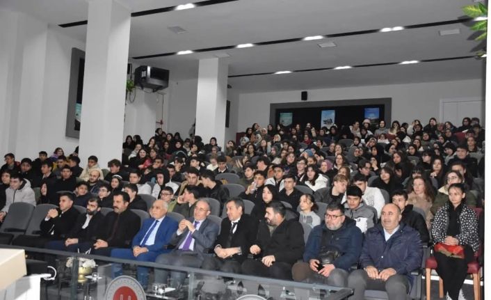 Bozüyük gençliği Akif’i andı