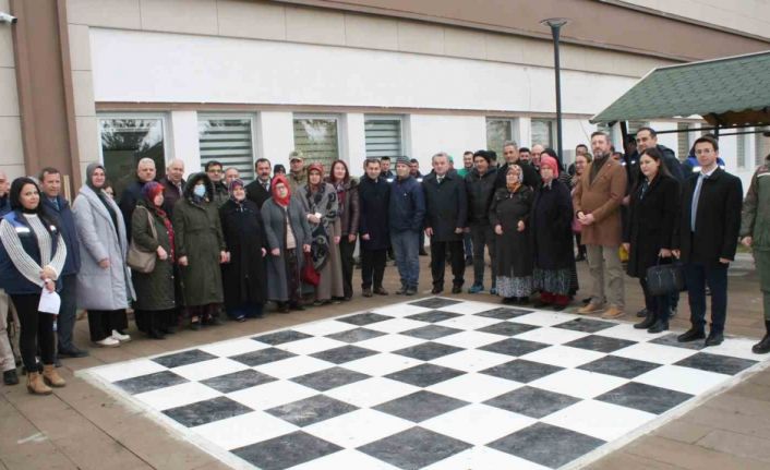 Bozüyük’te danışanlar fidan dikti