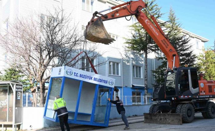 Bozüyük’te kapalı duraklar birer birer yerlerini alıyor