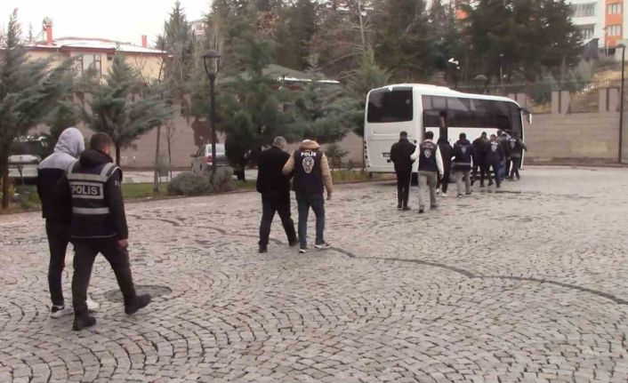 Bungalov dolandırıcılarına 7 ilde eş zamanlı operasyon: 16 şüpheli yakalandı