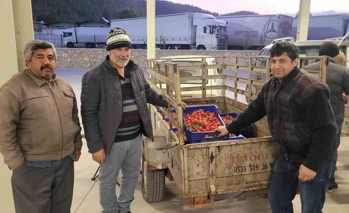 Büyükşehir hal esnafı ve üretici arasındaki sıkıntıları gideriyor