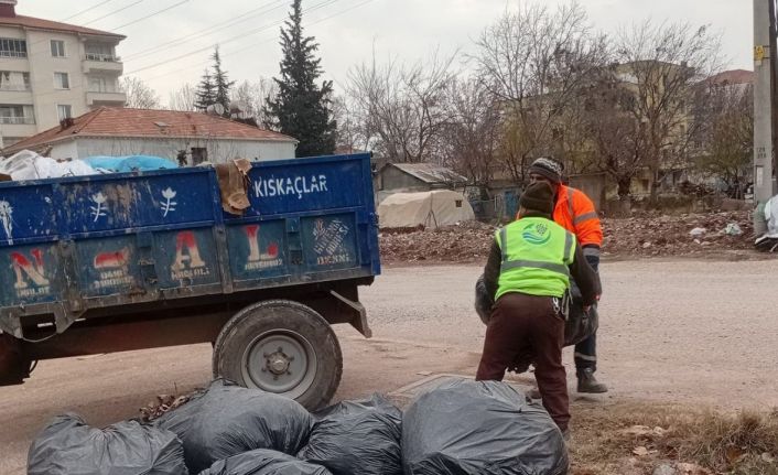 Cadde ve sokaklar temizleniyor