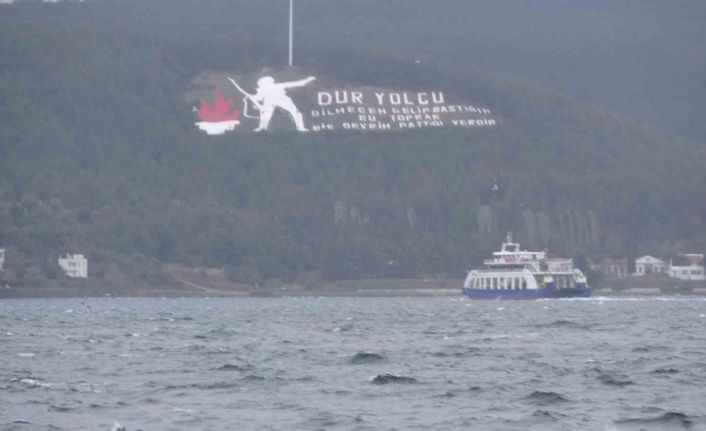 Çanakkale’de feribot seferlerine fırtına engeli