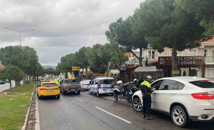 Çeşme’de yaya geçidi ihlali yapan 53 sürücüye işlem