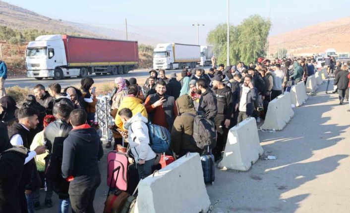 Cilvegözü’nden Suriyeliler yurtlarına dönmeye başladı