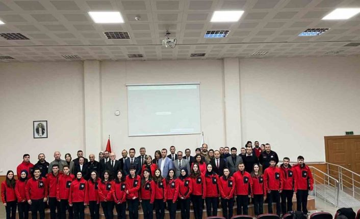 ÇOMÜ Afet Bölümü Öğrencilerine Üniforma Giyme Töreni Gerçekleştirildi