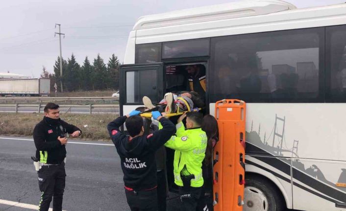 Çorlu’da 3 kişinin yaralandığı servis kazası kamerada