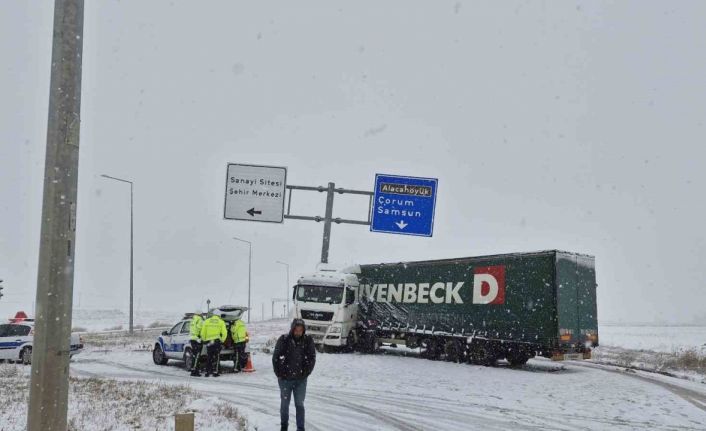 Çorum’da kar yağışı etkili olmaya başladı