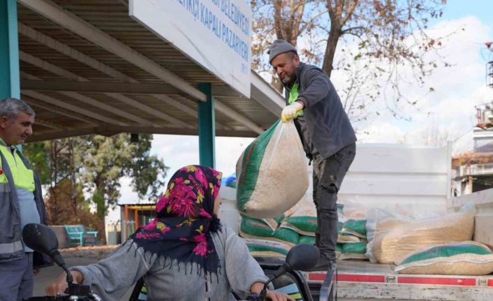 Denizli’de 404 üreticiye bin 126 torba yem dağıtıldı