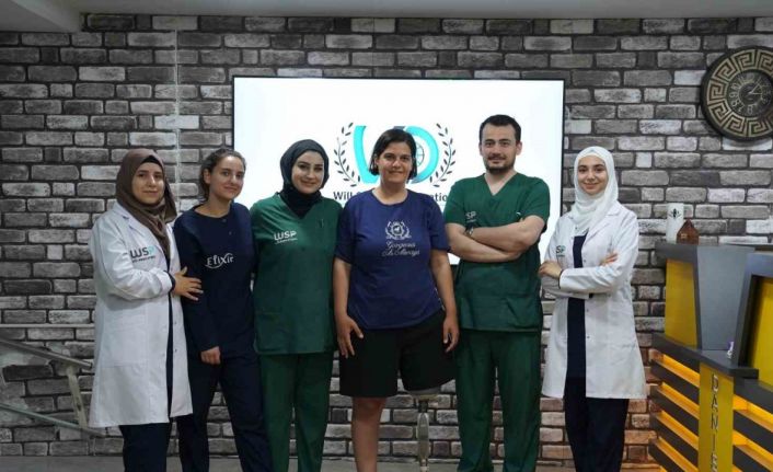 Depremzede Evrim’in sessiz dünyasında protez sevinci