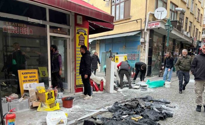 Deri dükkanında çıkan yangında maddi hasar oluştu