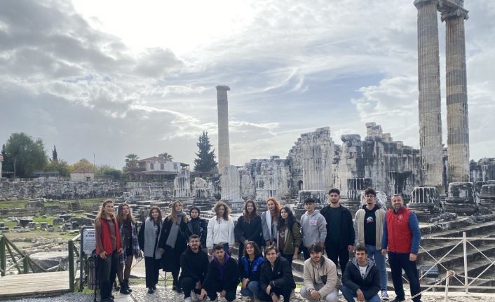 Didim’de gençler Apollon Tapınağı’nı gezdi