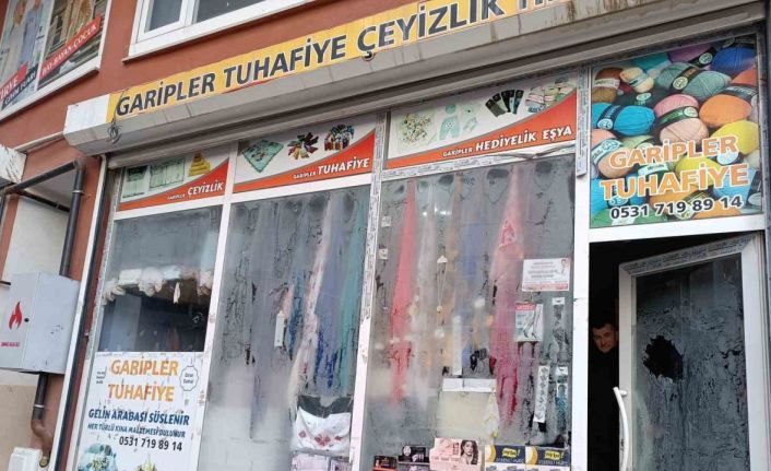 Diyadin’de iş yerlerinin camları buz tuttu