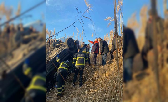 Diyarbakır’da hafif ticari araç şarampole yuvarlandı: 2 yaralı