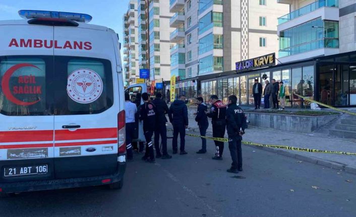 Diyarbakır’da kahvede silahlı kavga: 1’i ağır 4 yaralı