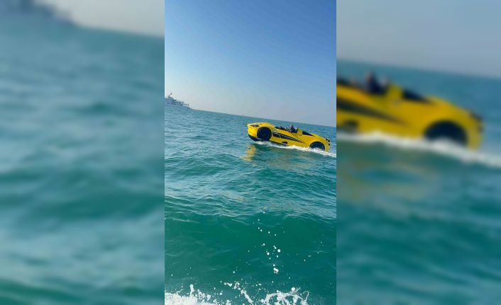 Dubai’de Ferrari görünümlü jet ski dikkat çekti