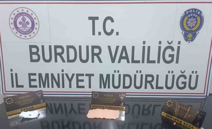 Durdurulan araçtan uyuşturucu çıktı, 3 şüpheli tutuklandı