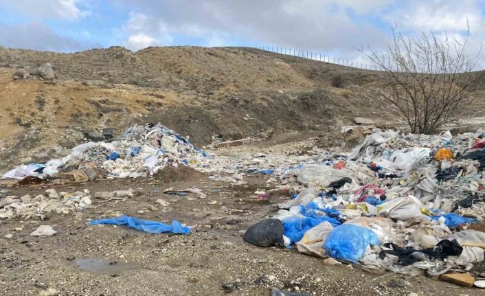 Duyarsız vatandaşlar boş arazileri çöplüğe çevirdi