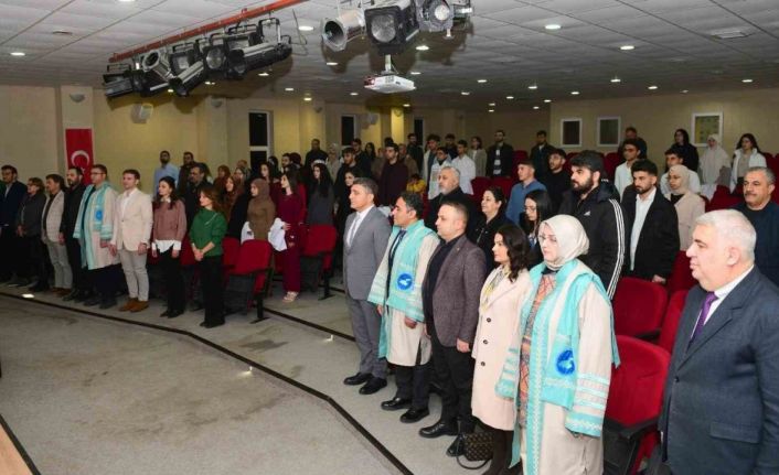 Eczacılık fakültesi öğrencileri beyaz önlükle mesleğe ilk adımlarını attılar