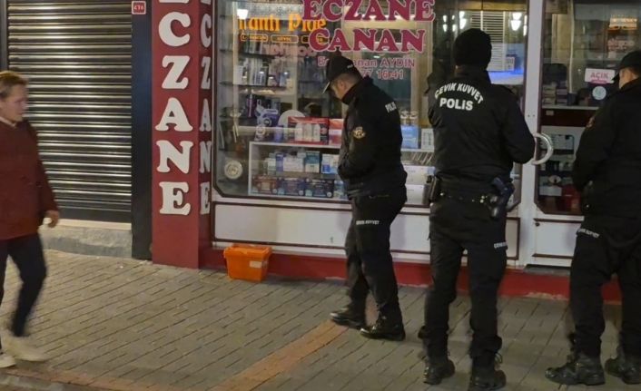 Eczane önüne bırakılan ilaç kutusu bomba paniğine neden oldu