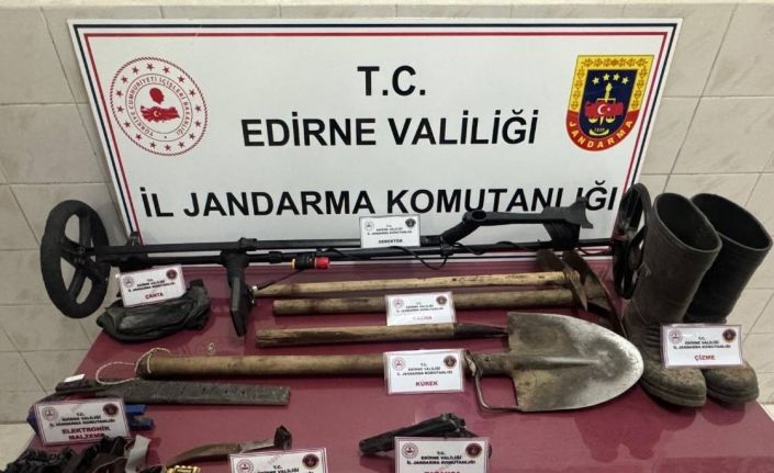 Edirne’de kaçak kazı yapan 2 kişi suçüstü yakalandı