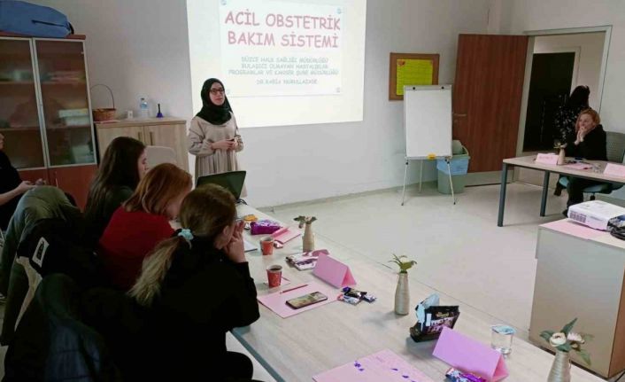 Eğitimi tamamlayan sağlık personeli belgesini aldı