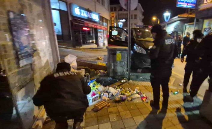 Eğlence merkezinde laf atma kavgası: 2 gözaltı