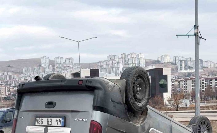 Elazığ’da otomobil ile hafif ticari araç çarpıştı, 1 kişi yaralandı