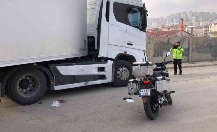 Elazığ’da tır ile çarpışan motosikletli yaralandı