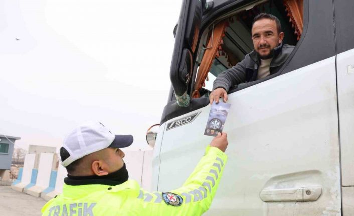 Elazığ’da trafik ekiplerinden kış lastiği denetimi