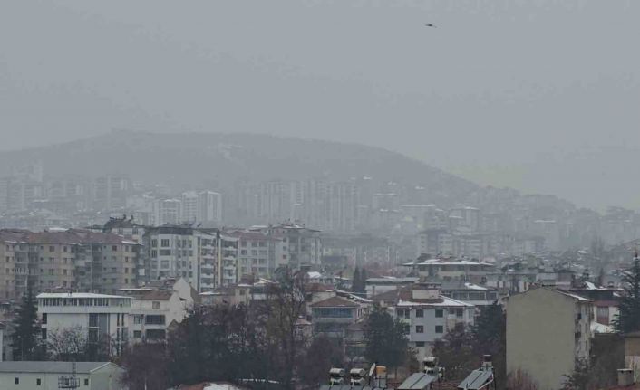 Elazığ’ın yüksek kesimlerinde sis etkili oldu