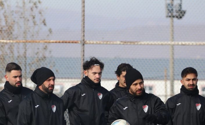 Elazığspor, Mersin’e 19 futbolcuyla gitti