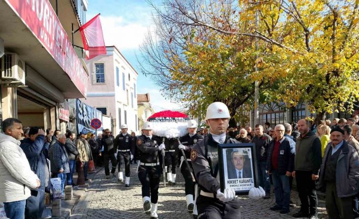 Emekli Komiser Hikmet Karanfil gözyaşları ile toprağa verildi