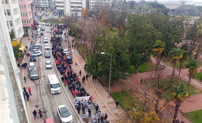 Emekliler, maaş beklentileri için yürüdü