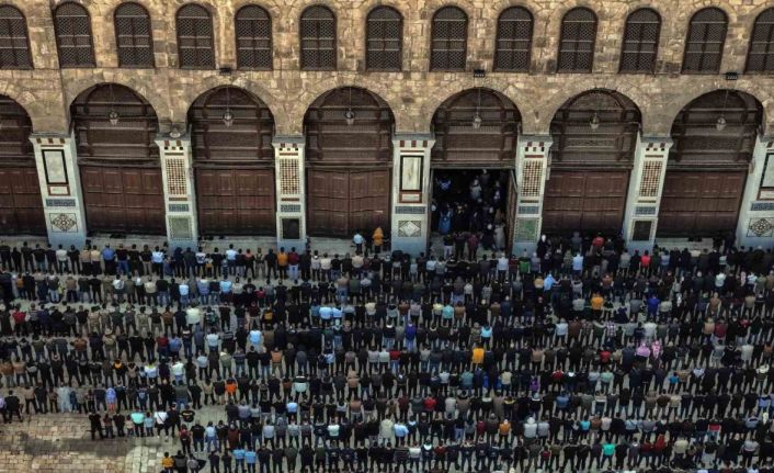 Emevi Camii’nde Esad sonrası ikinci cuma namazı