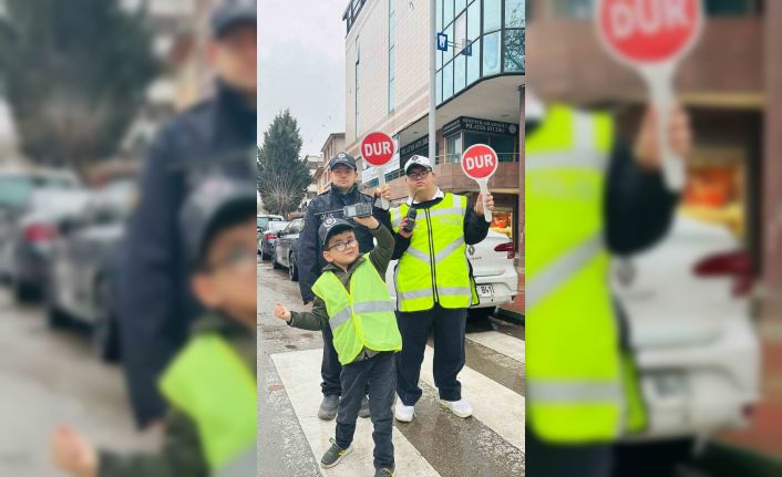 Engelli bireyler trafik polisi olmanın heyecanını yaşadı