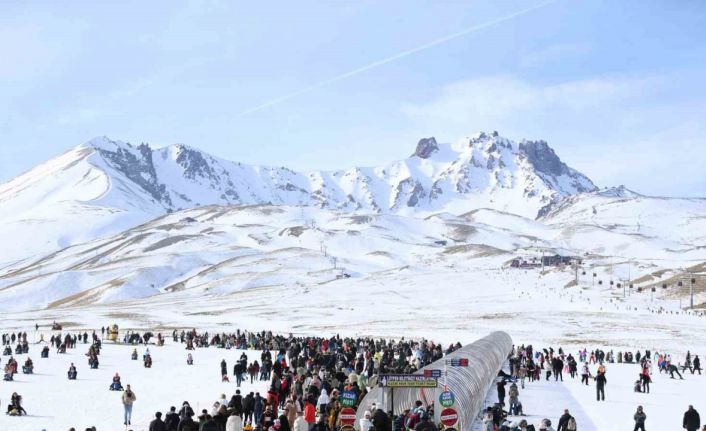 Erciyes hafta sonu 70 bin ziyaretçi ağırladı