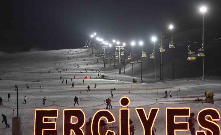 Erciyes’te gece kayağı başladı