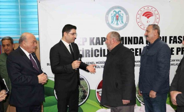 Erzincan’da çiftçilere yerli ve milli tohum dağıtıldı