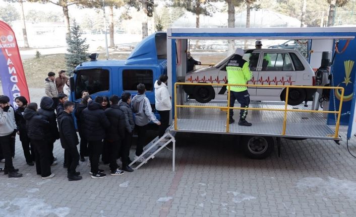 Erzincan’da emniyet kemerinin önemi anlatıldı