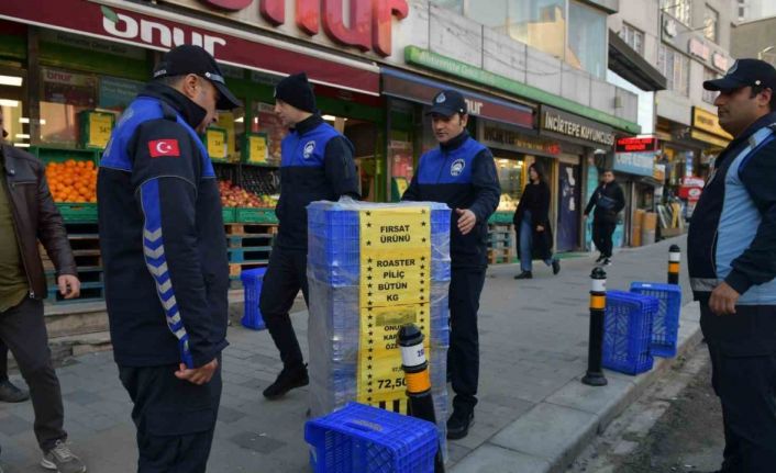 Esenyurt Belediyesi zabıta ekiplerinden kaldırım işgallerine karşı sıkı denetim