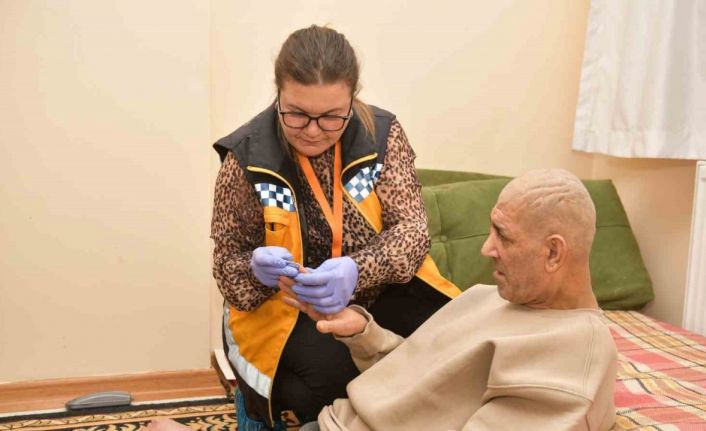 Esenyurt Belediyesi’nden evde kişisel bakım hizmeti