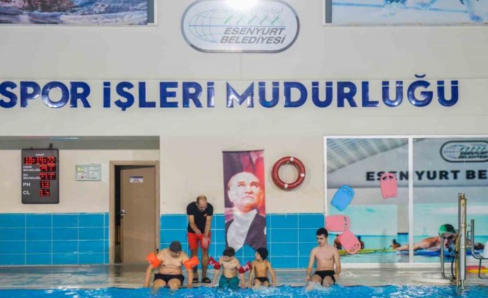 Esenyurt Belediyesinden özel bireylere yüzme ile terapi