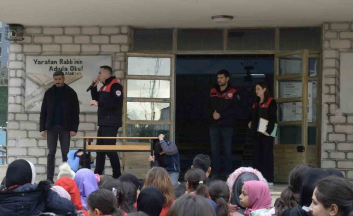 Esenyurt öğrenciler afet bilinci eğitimleri ile bilinçleniyor